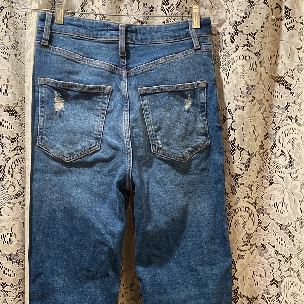 Free People High Waisted Distressed Cropped Jeans Size 29 - Picture 3 of 4